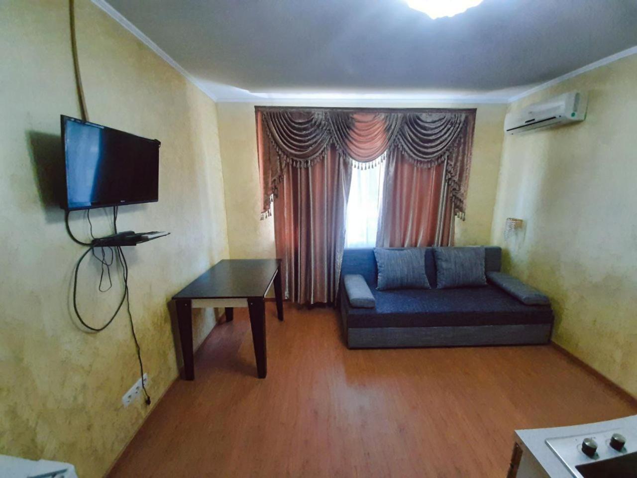 Guest House Montreal 오데사 외부 사진
