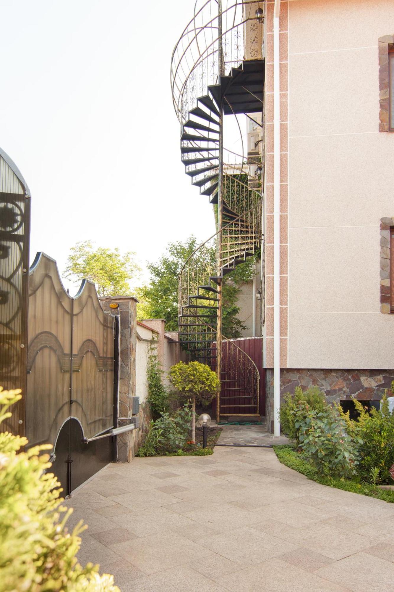 Guest House Montreal 오데사 외부 사진