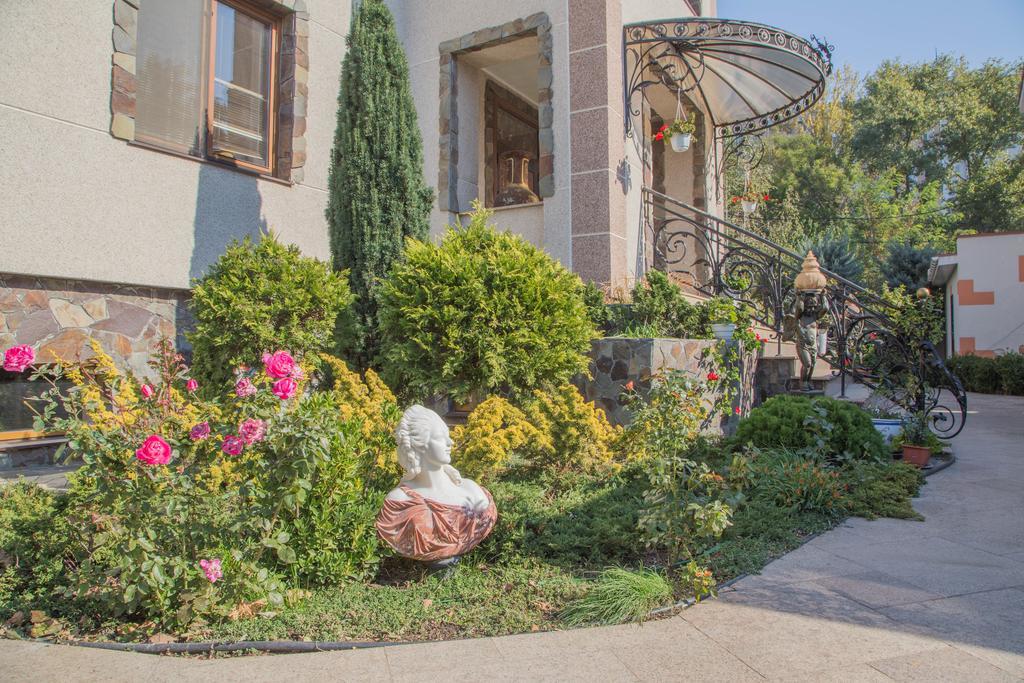 Guest House Montreal 오데사 외부 사진